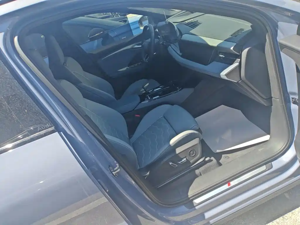 Audi Q6L e-tron — миниатюра 9