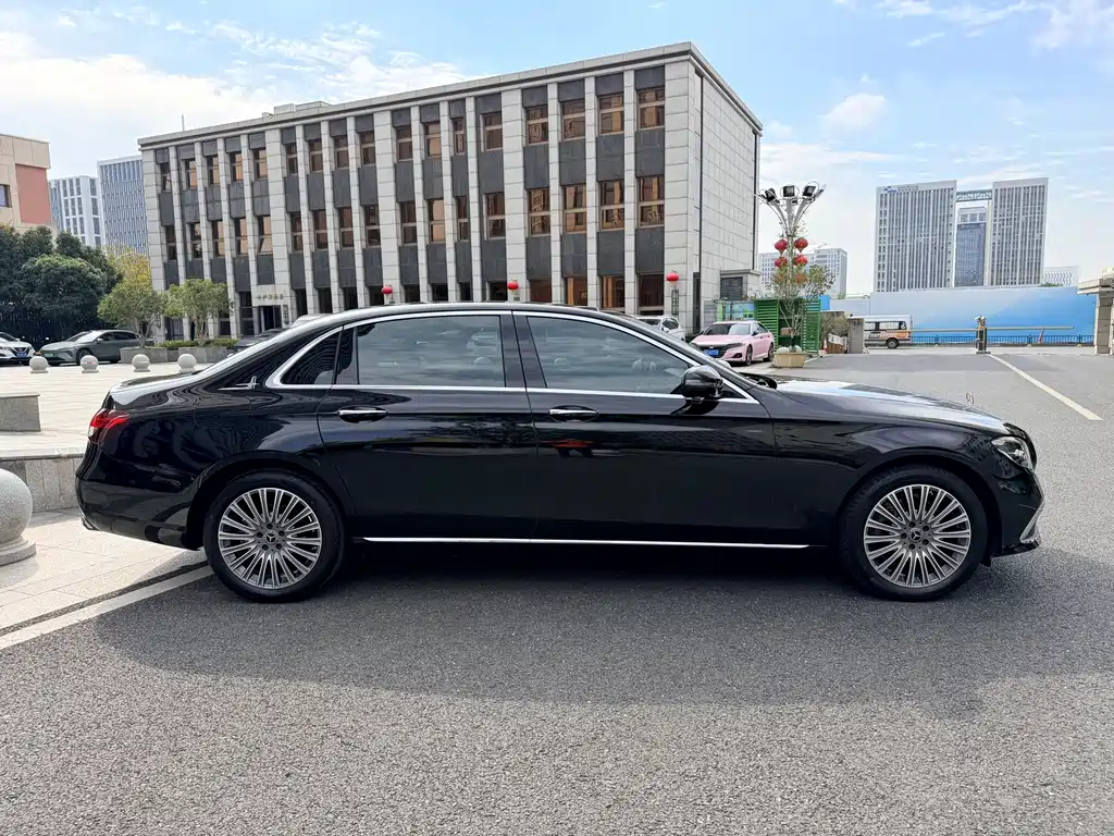 MERCEDES-BENZ E CLASS