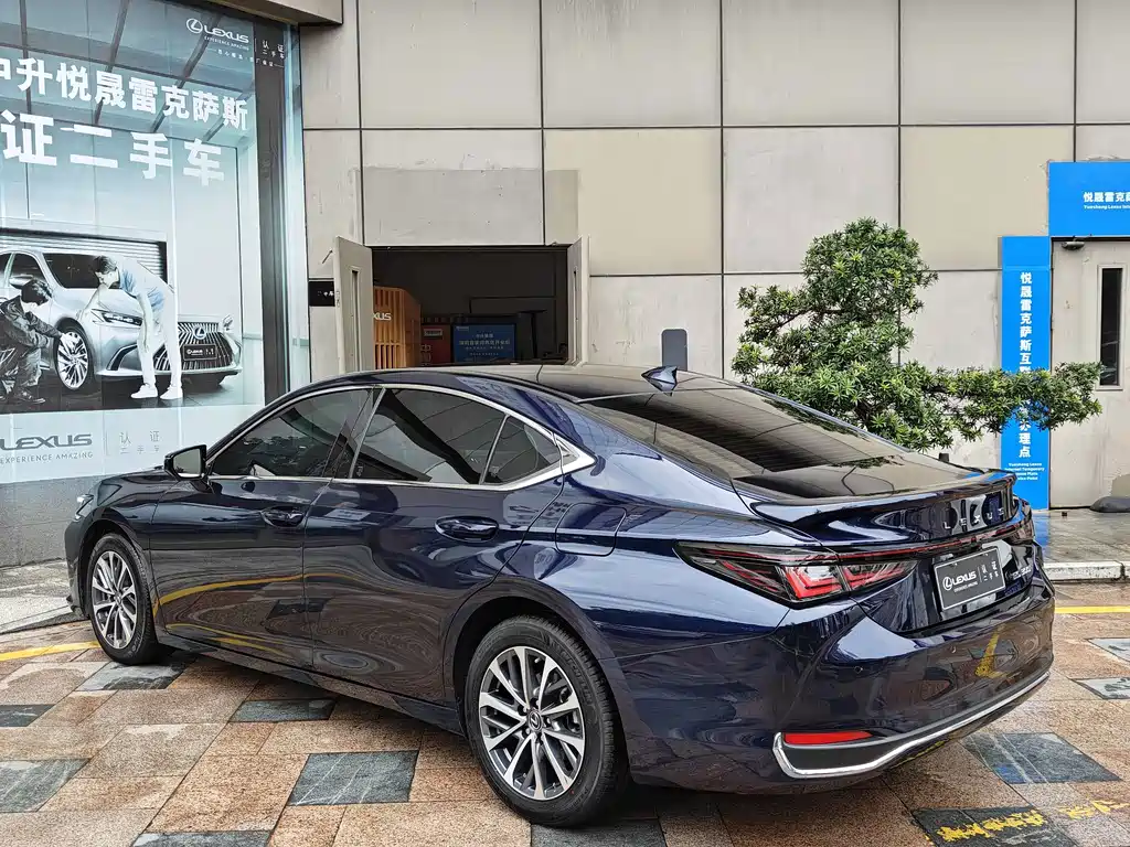 Lexus ES — миниатюра 9