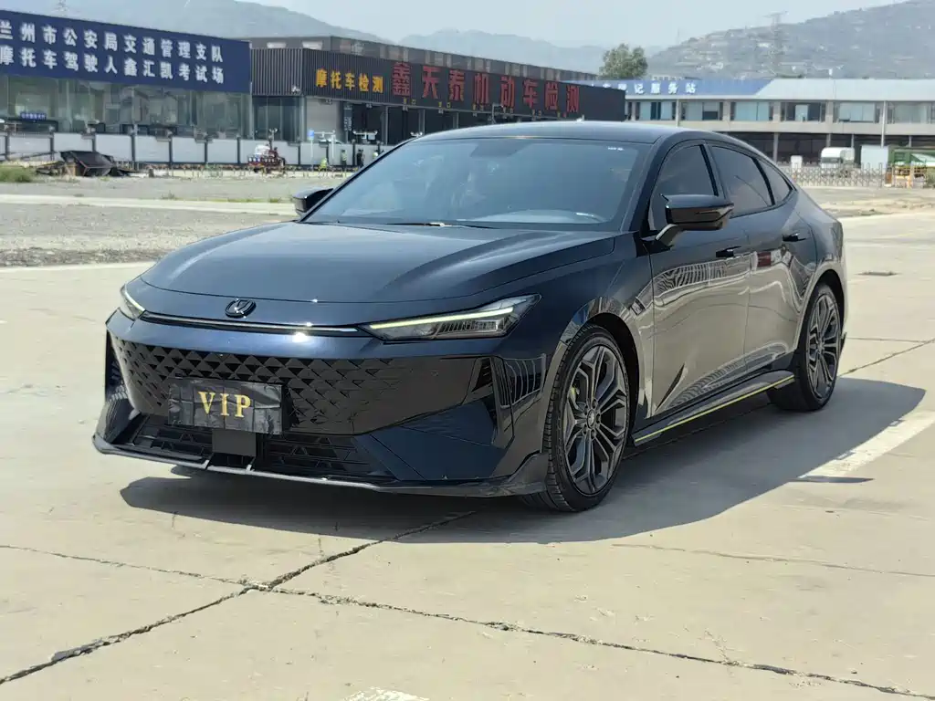 2023 Changan UNI-V - zdjęcie 1 z 16