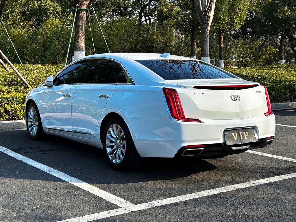 CADILLAC XTS