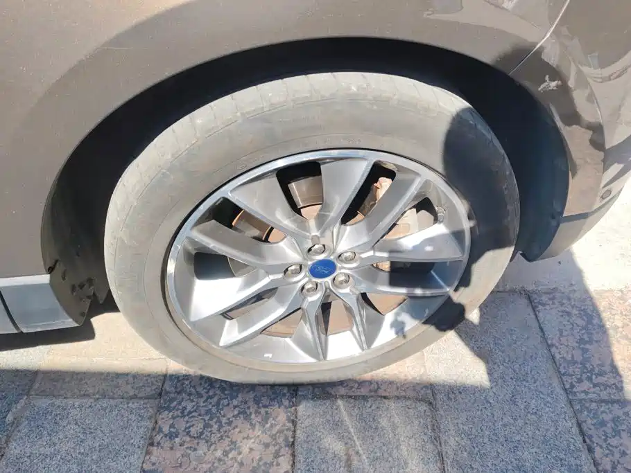 Ford Edge — миниатюра 6