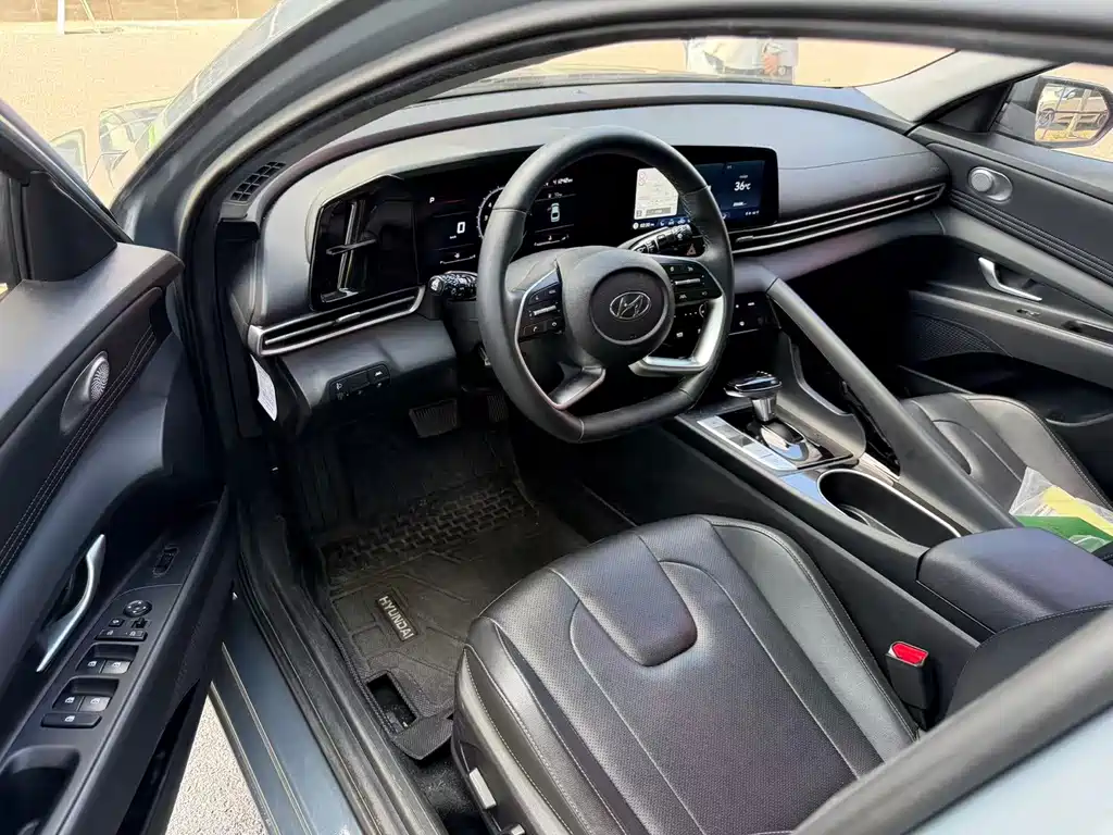 Hyundai Elantra — миниатюра 2