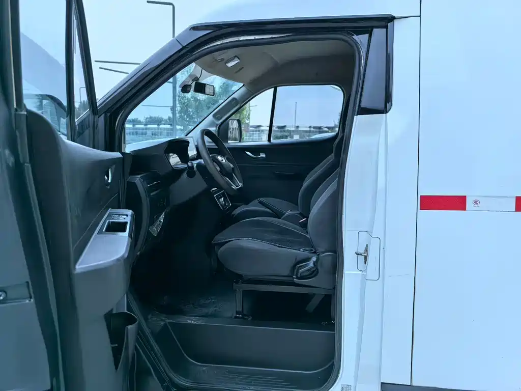 Karry Dolphin EV — миниатюра 4