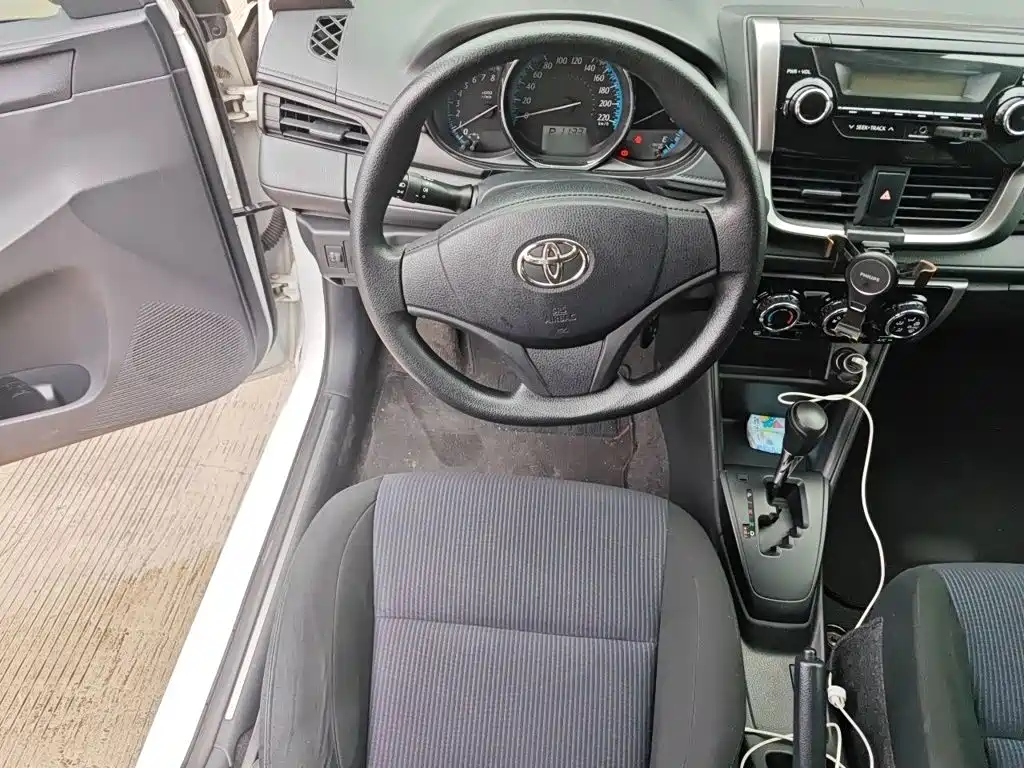 Toyota Yaris L — миниатюра 3