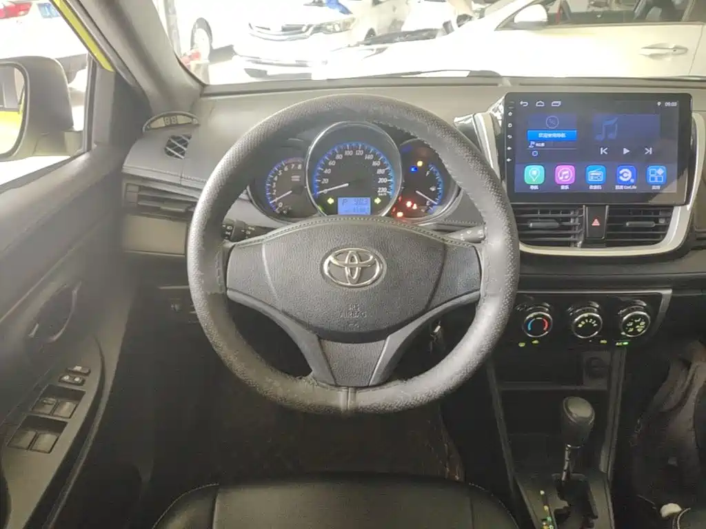 Toyota Yaris L — миниатюра 7