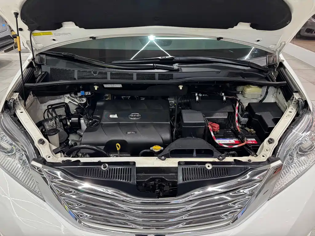 Toyota Sienna — миниатюра 14