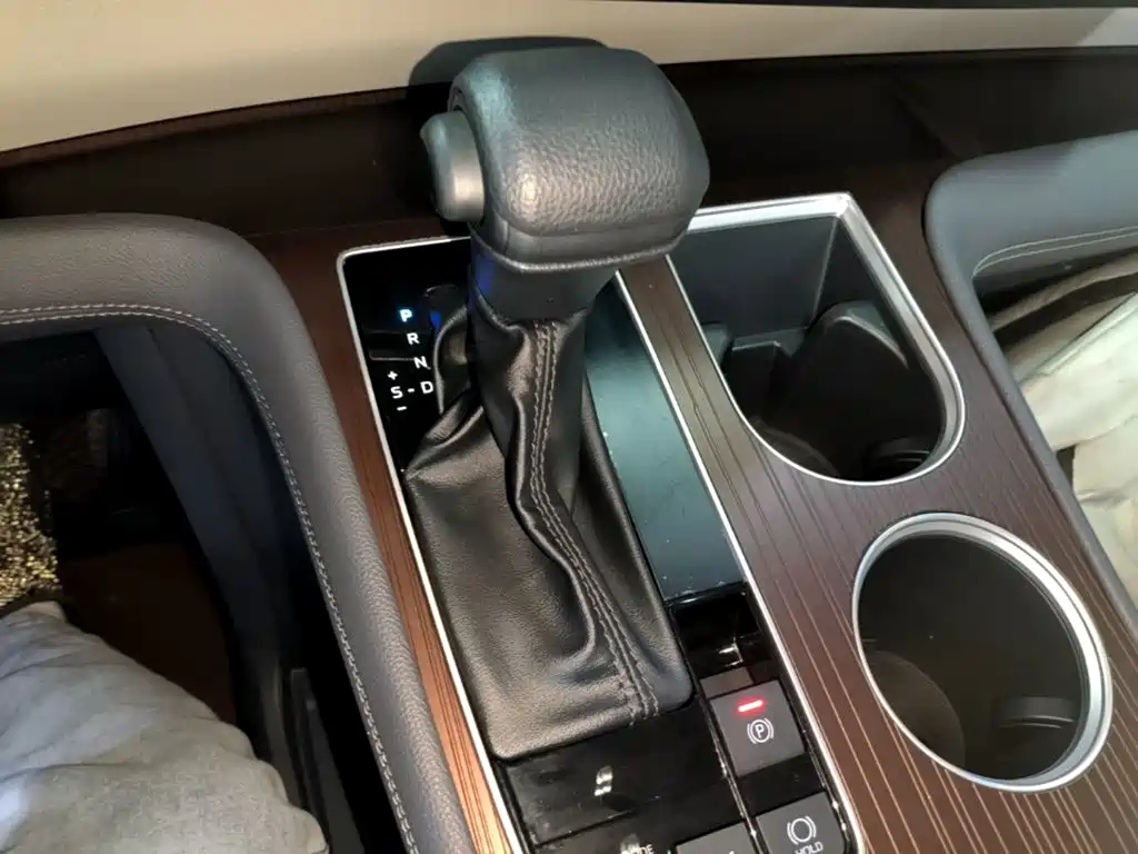 Toyota Granvia — миниатюра 14