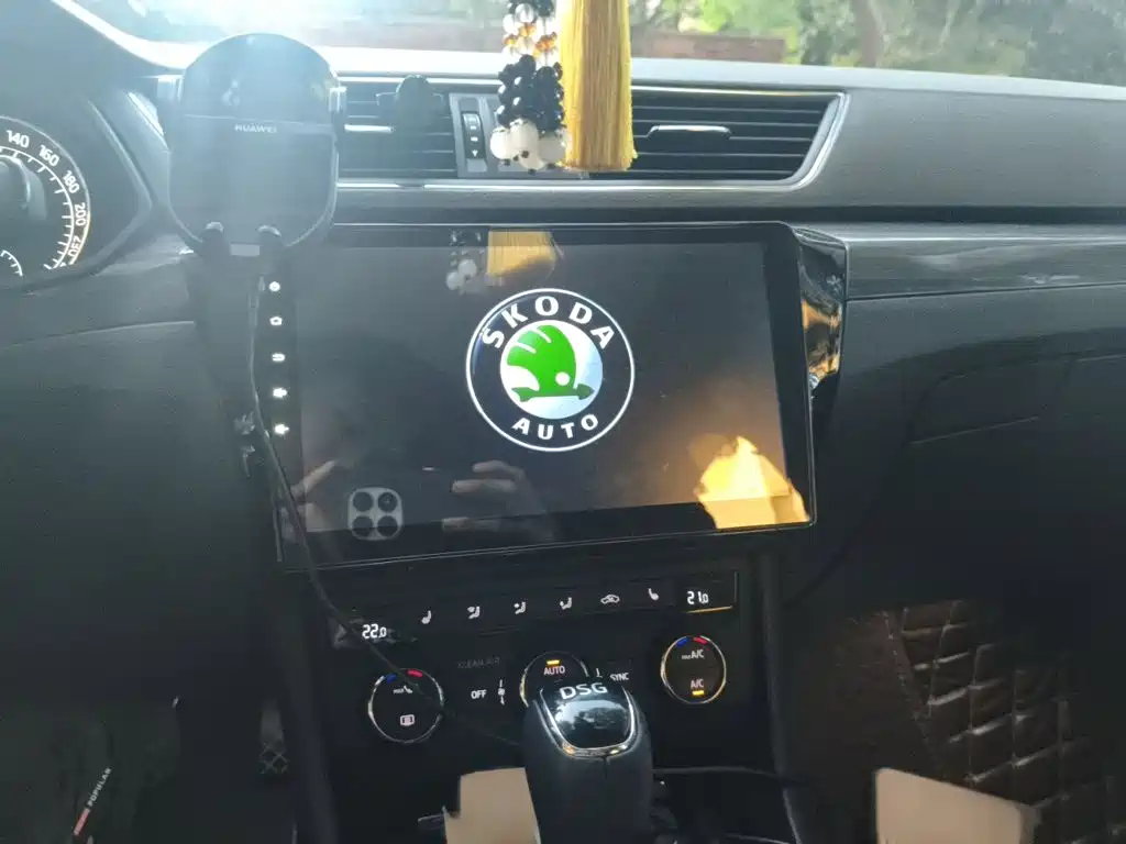 Skoda Superb — миниатюра 6