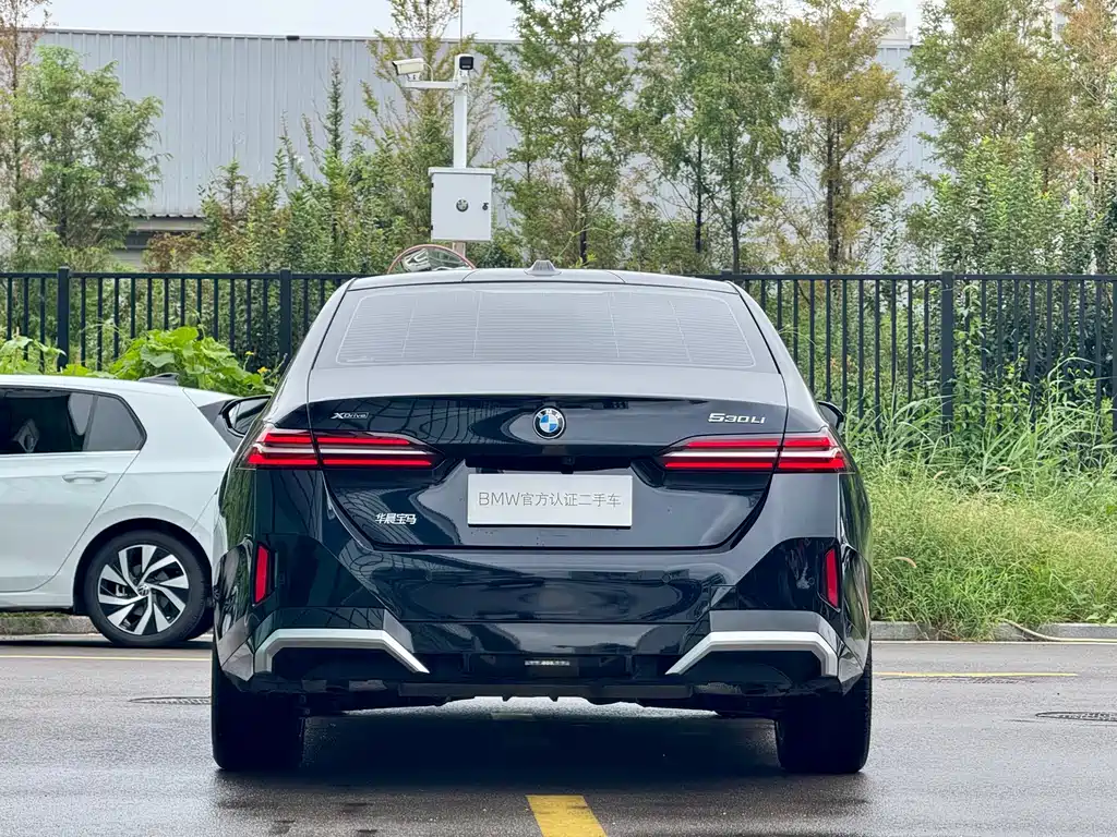BMW 5 Series — миниатюра 19