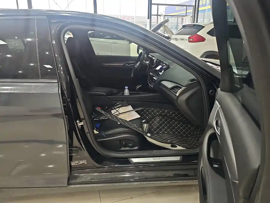 Cadillac CT5 — миниатюра 8