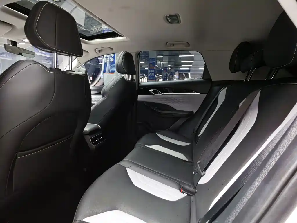 Geely Binyue — миниатюра 6