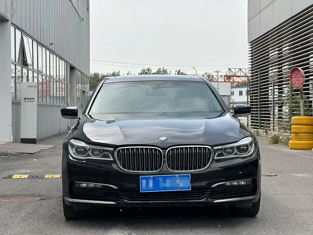 BMW 7 Series — миниатюра 2