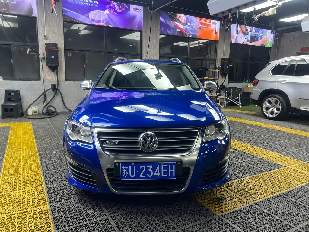 Volkswagen Passat 2008 R36