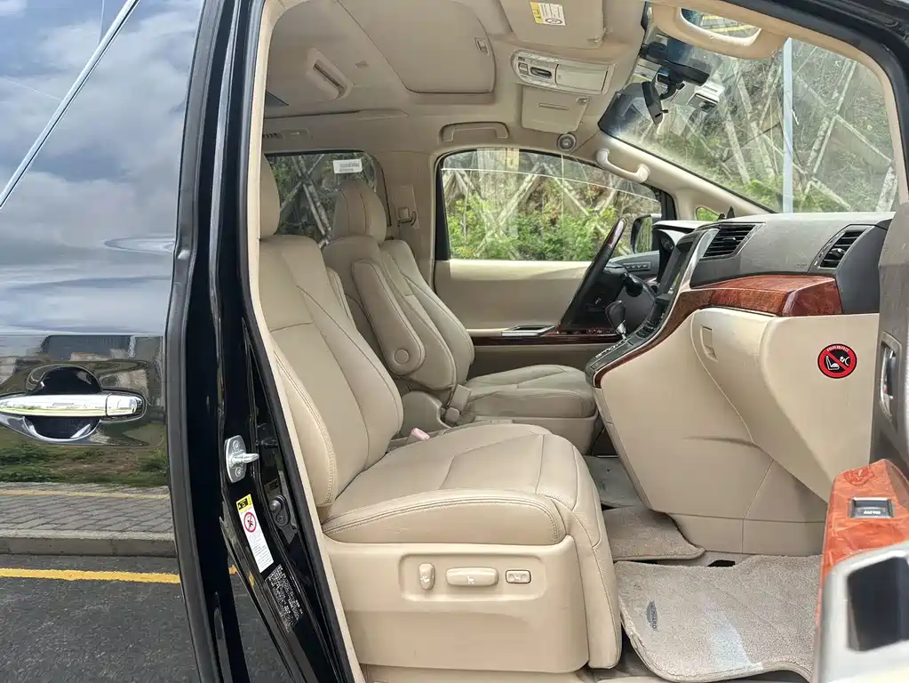 Toyota Alphard 2011 3.5L Luxury