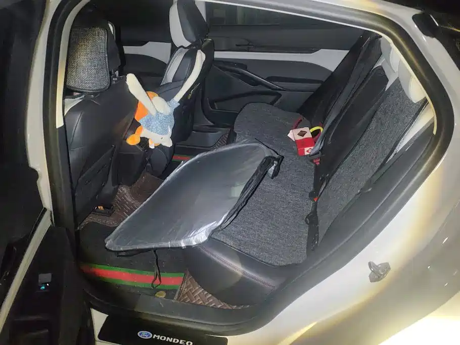 Ford Mondeo — миниатюра 11