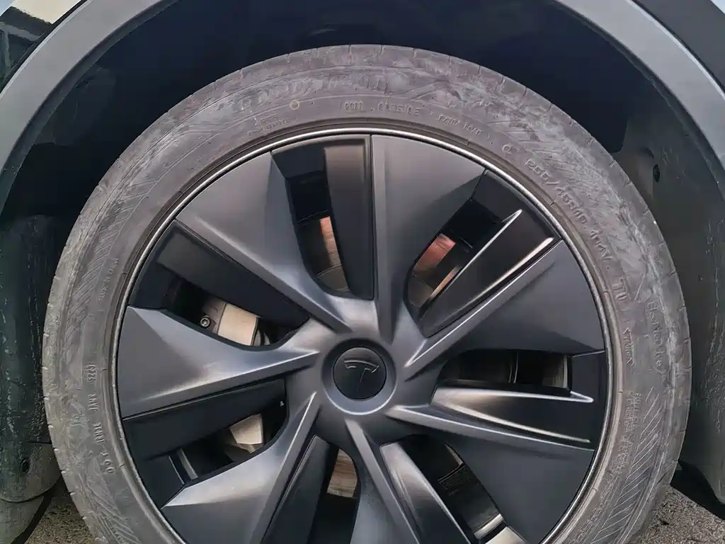 Tesla Model Y — миниатюра 14
