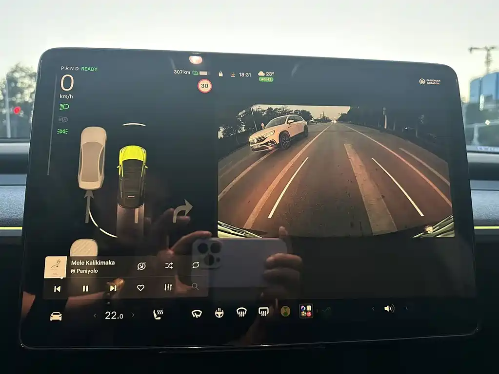 Tesla Model Y — миниатюра 17