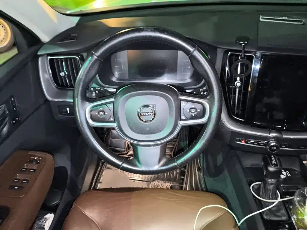 Volvo XC60 — миниатюра 6