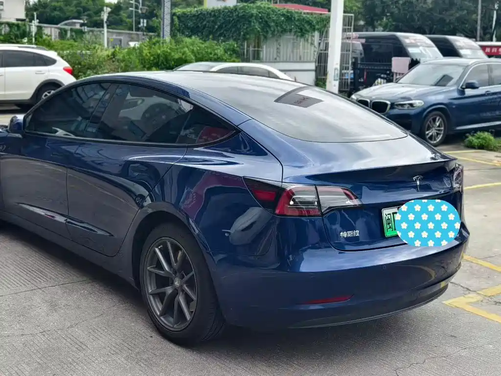 Tesla Model 3 — миниатюра 7