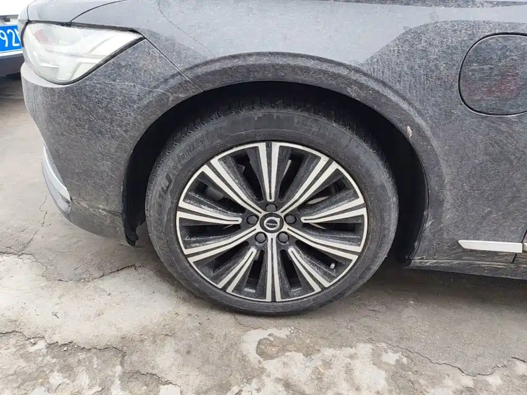 Volvo S90 PHEV — миниатюра 23