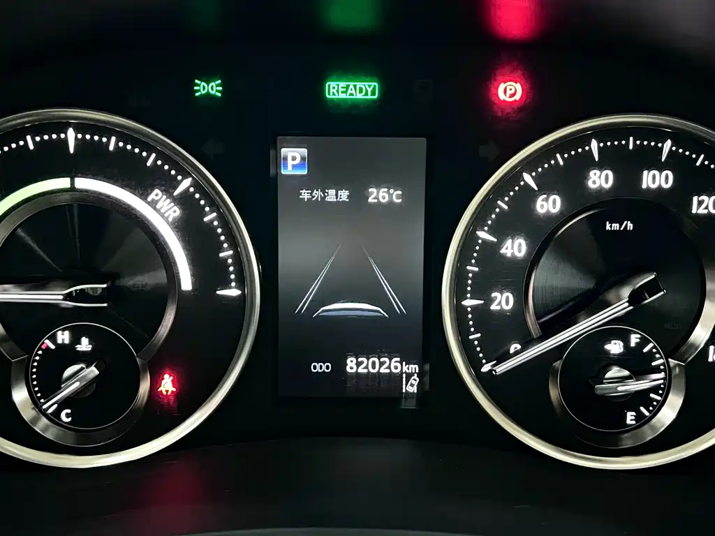 Toyota Alphard — миниатюра 13