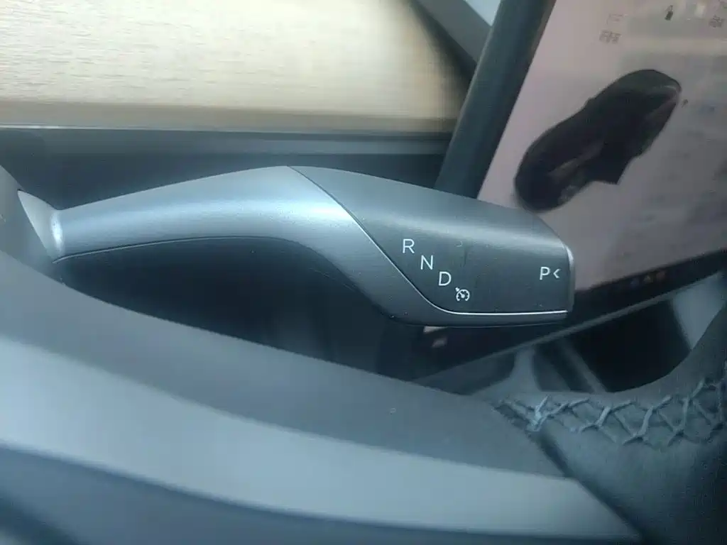 Tesla Model Y — миниатюра 14