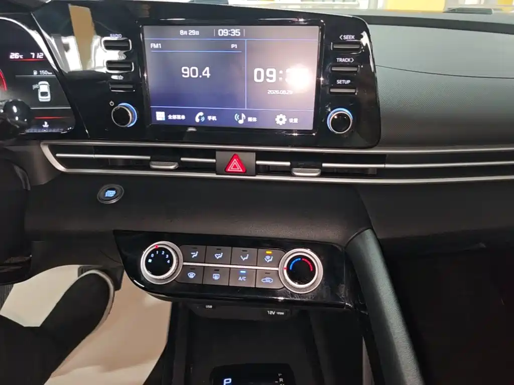 Hyundai Elantra — миниатюра 13