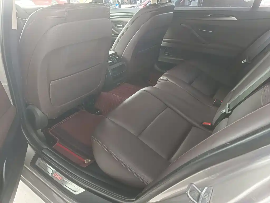 BMW 5 Series — миниатюра 8