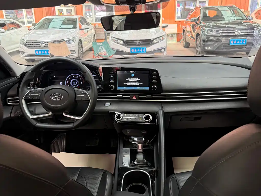 Hyundai Elantra — миниатюра 13