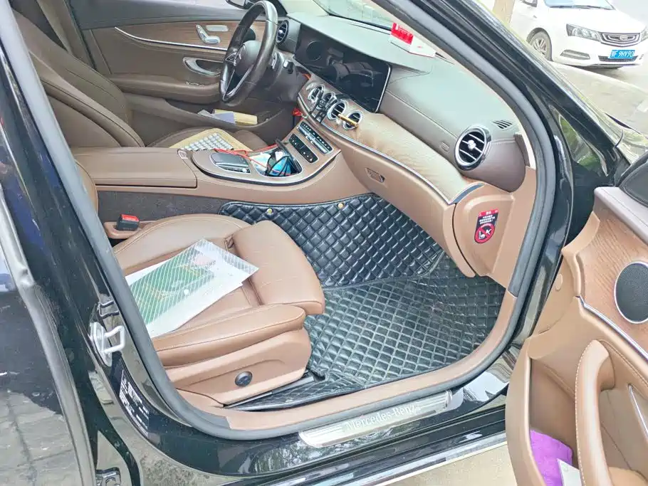 Mercedes-Benz E-Class — миниатюра 8