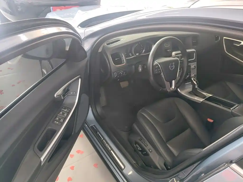 Volvo V60 — миниатюра 16