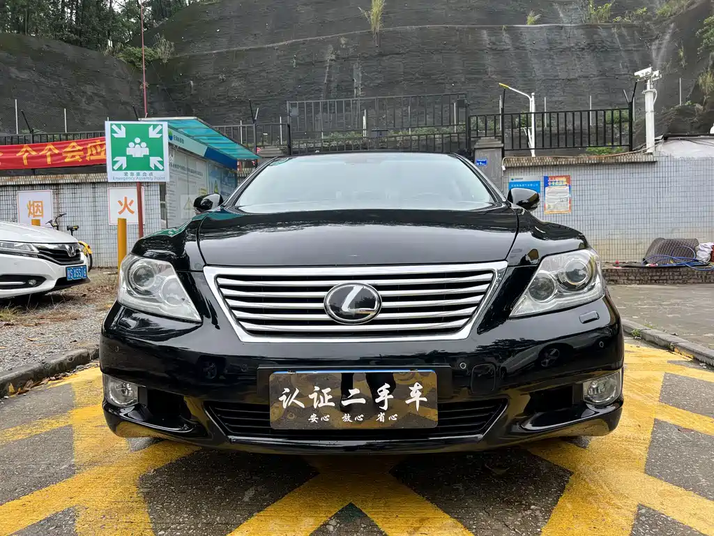 Lexus LS — миниатюра 2