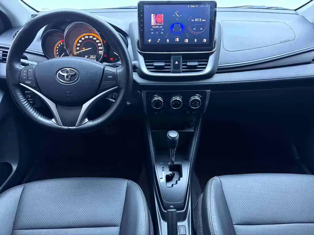 Toyota Yaris L — миниатюра 10