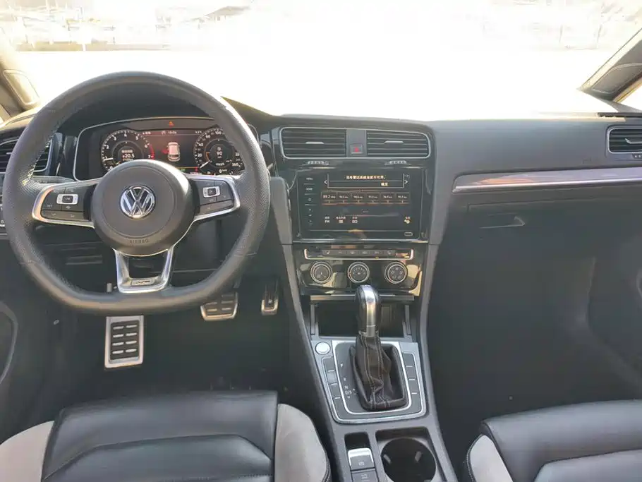 Volkswagen Golf — миниатюра 12