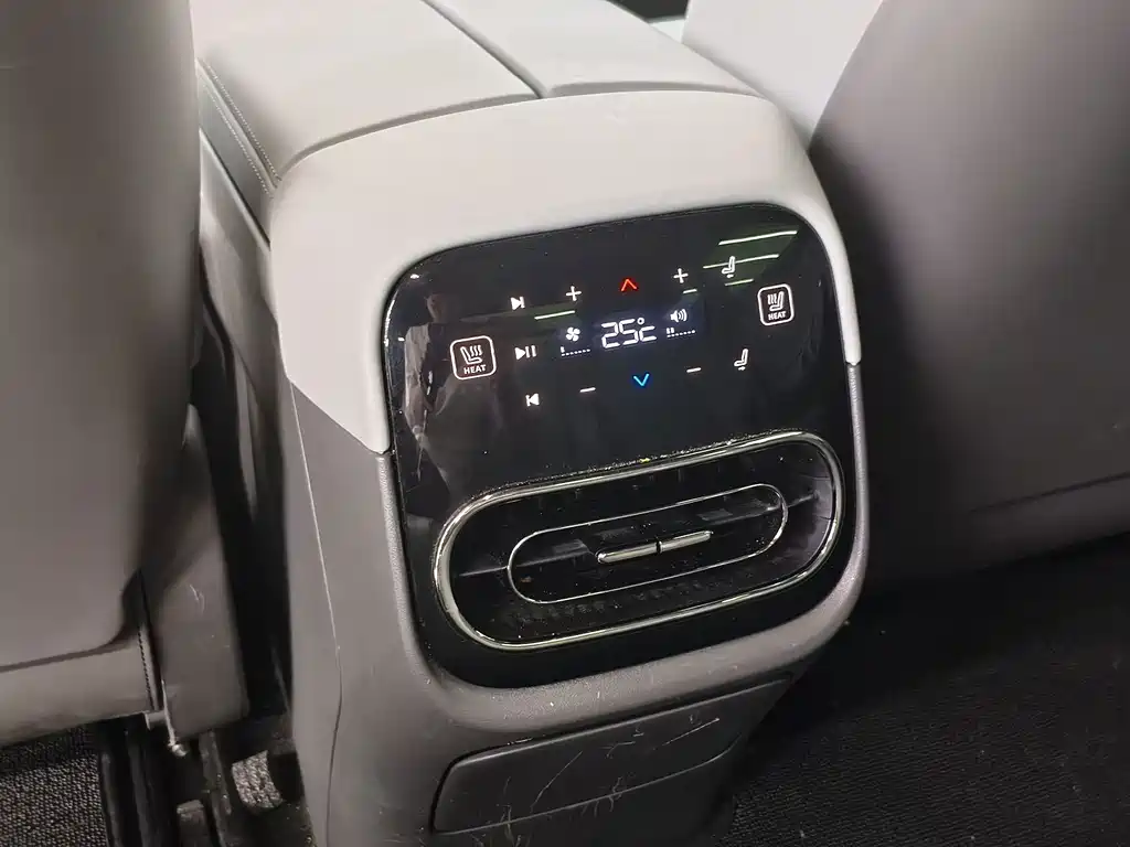 Leapmotor Leapmotor C01 — миниатюра 10