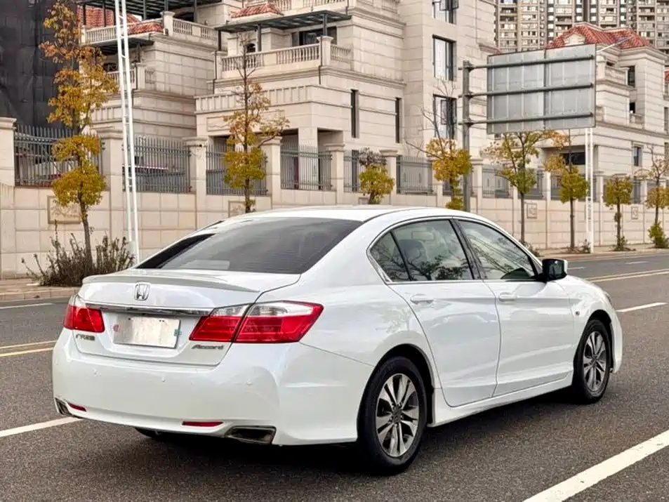 Honda Accord — миниатюра 7