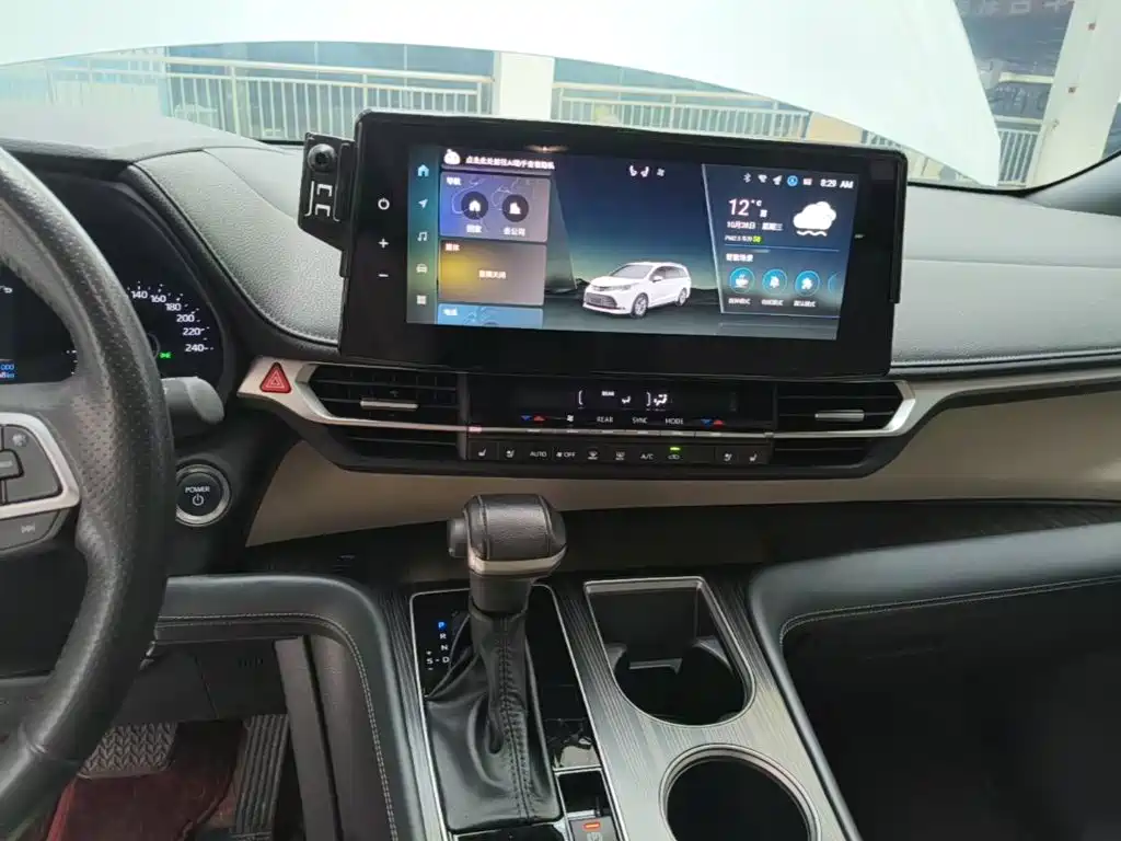 Toyota Sienna — миниатюра 13