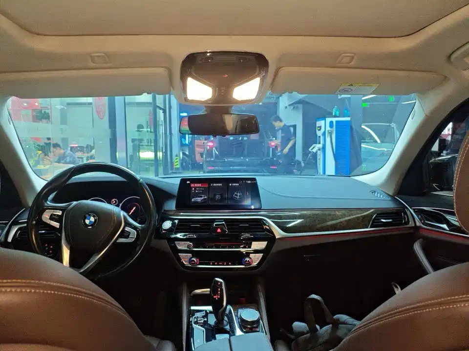 BMW 5 Series — миниатюра 4