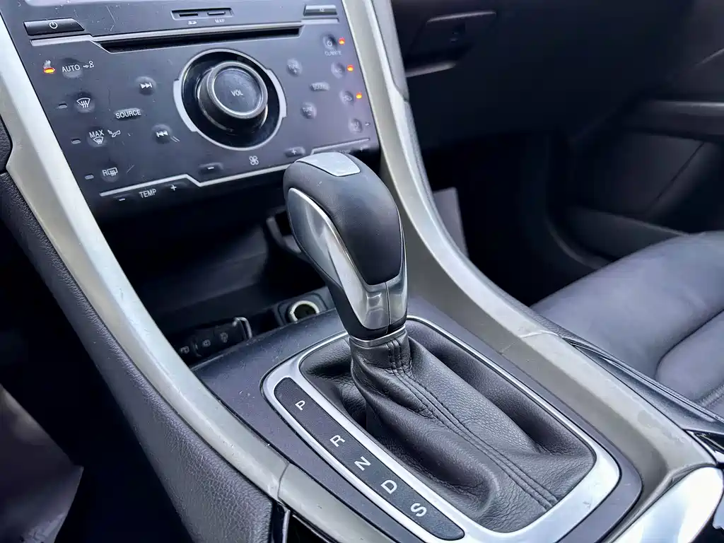 Ford Mondeo — миниатюра 7