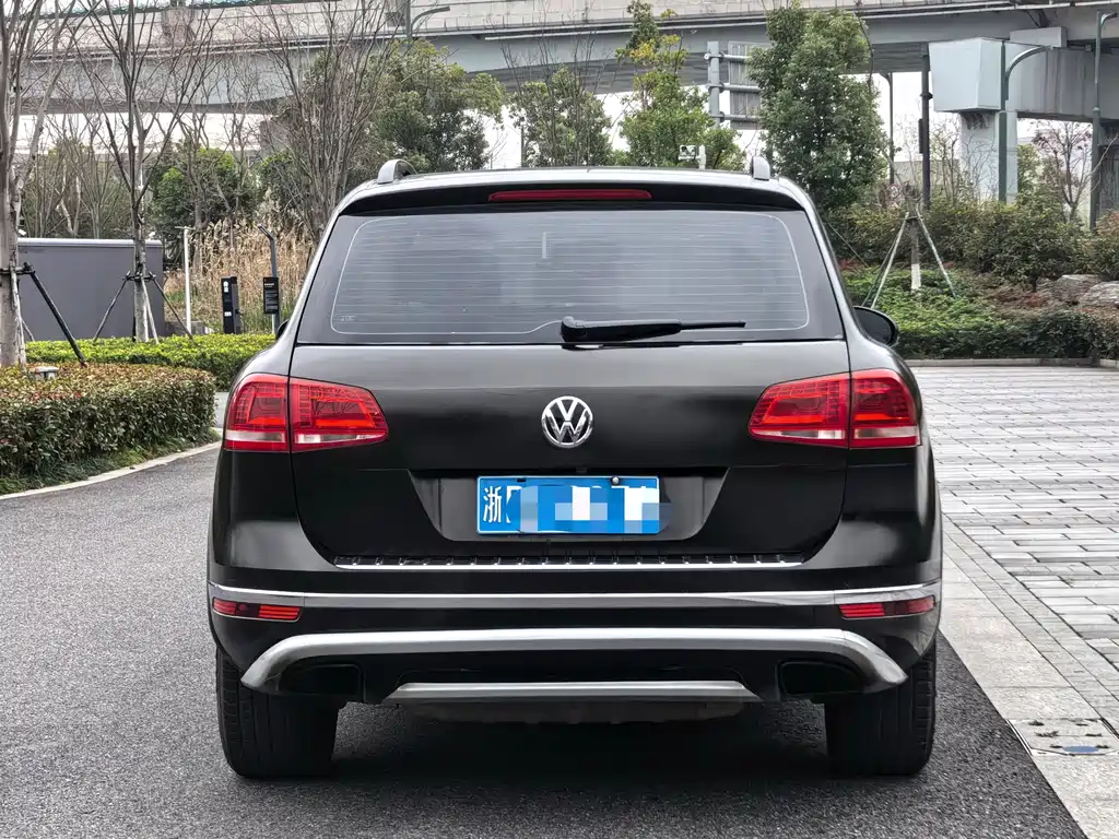 VOLKSWAGEN TOUAREG