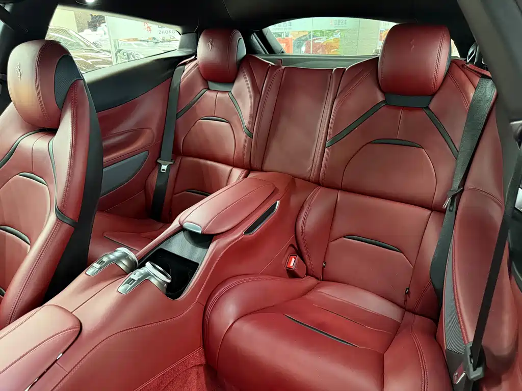 Ferrari GTC4Lusso — миниатюра 9