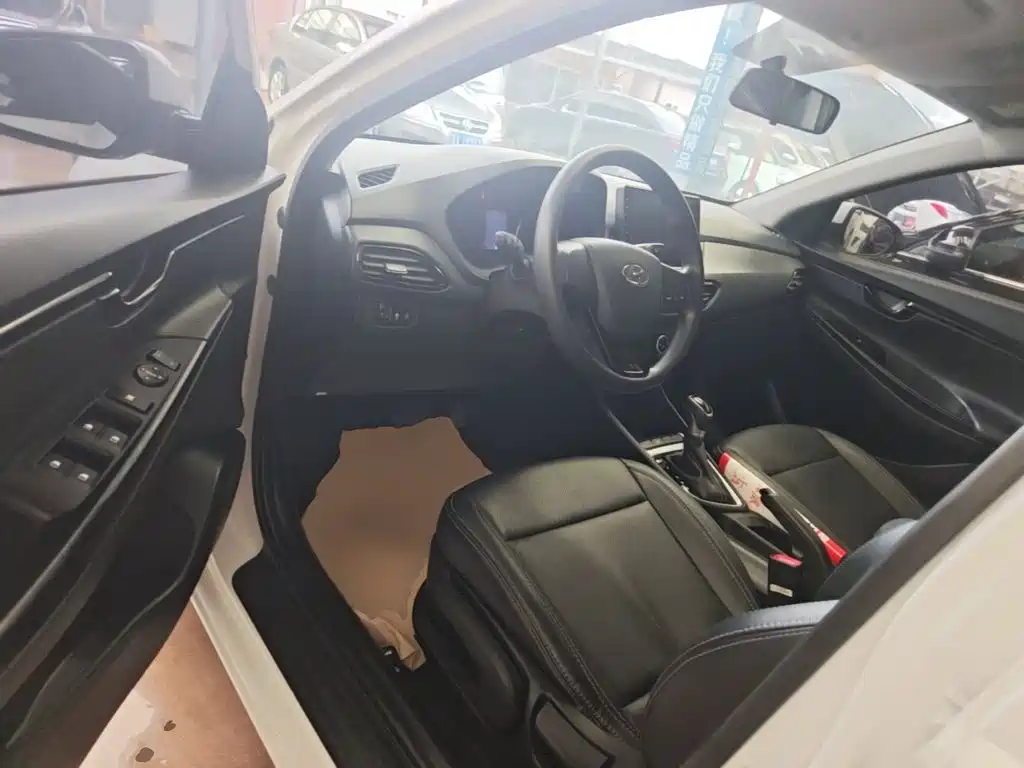 Hyundai Elantra — миниатюра 16