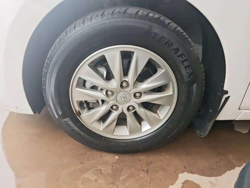 Hyundai Elantra — миниатюра 23