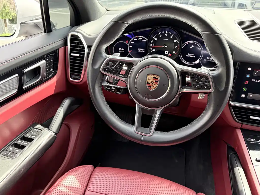 Porsche Cayenne — миниатюра 11