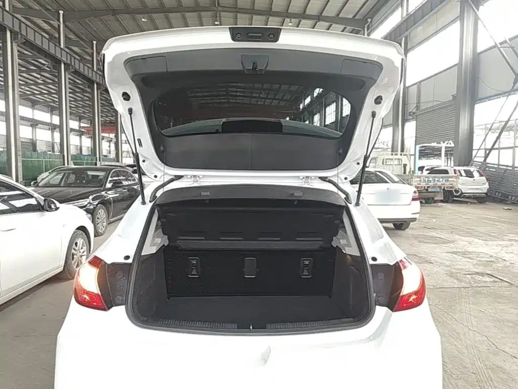 Chevrolet Cruze — миниатюра 19