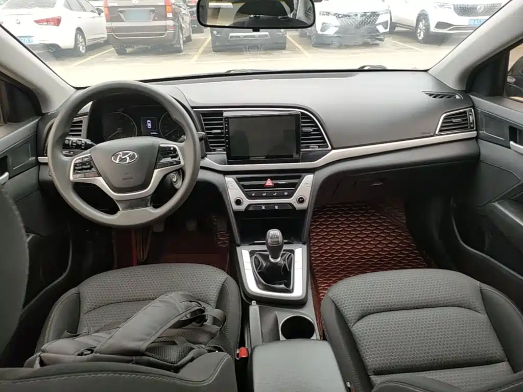 Hyundai Elantra — миниатюра 10