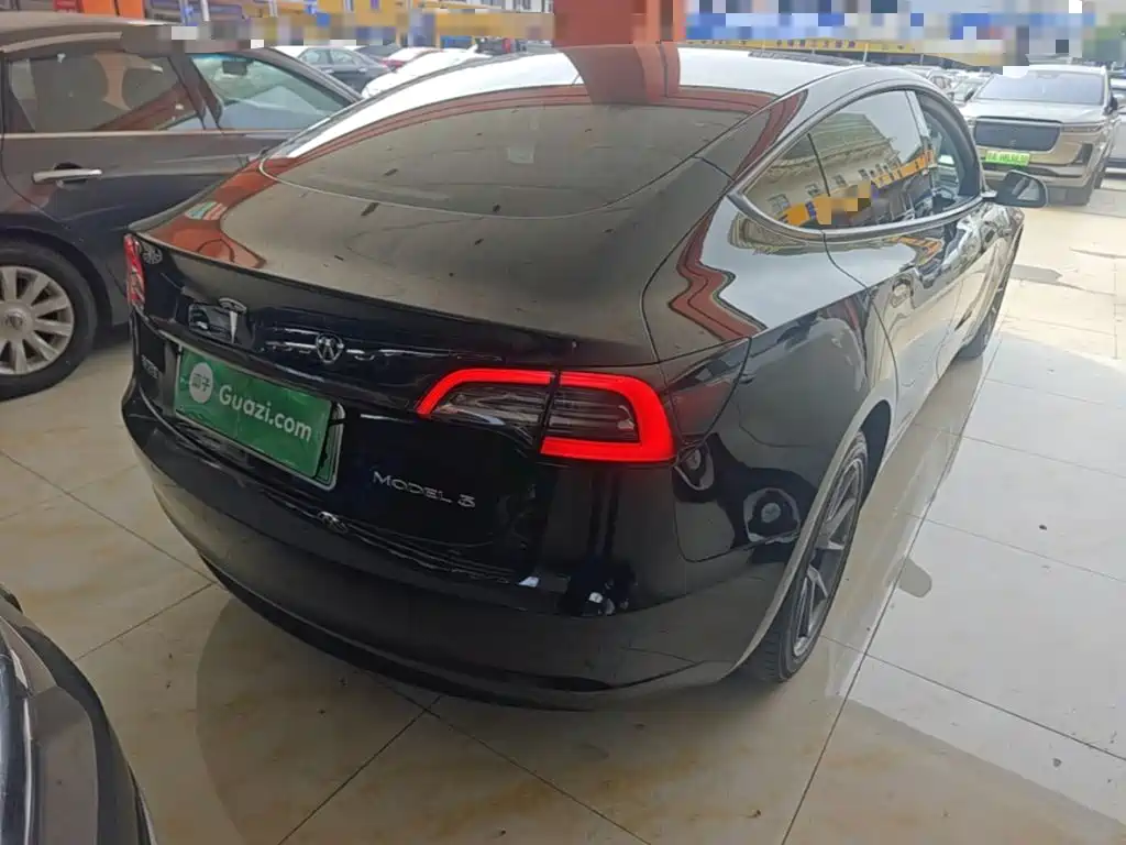 Tesla Model 3 — миниатюра 7