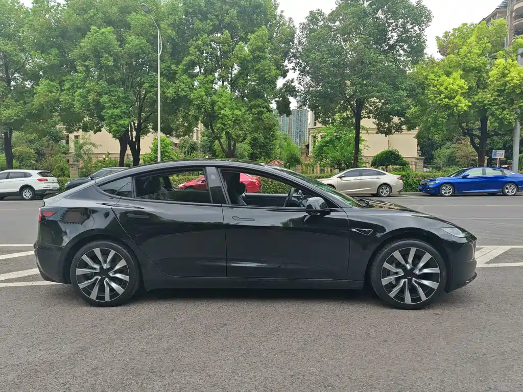 Tesla Model 3 — миниатюра 19
