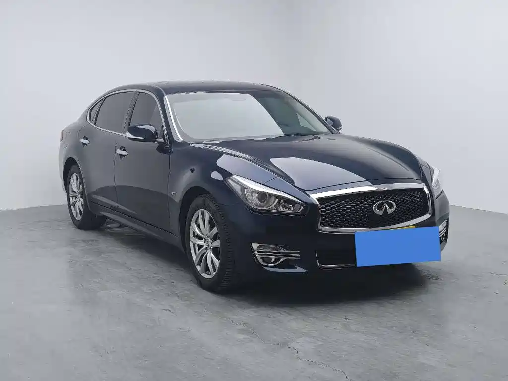INFINITI Q70